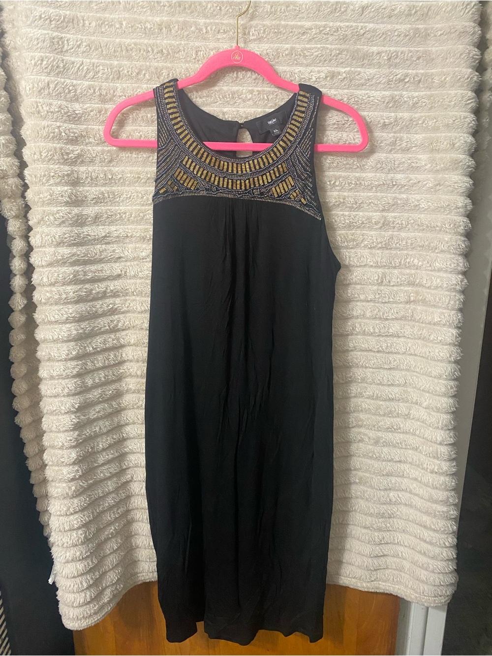 Black Sleeveless Embroidered Dress